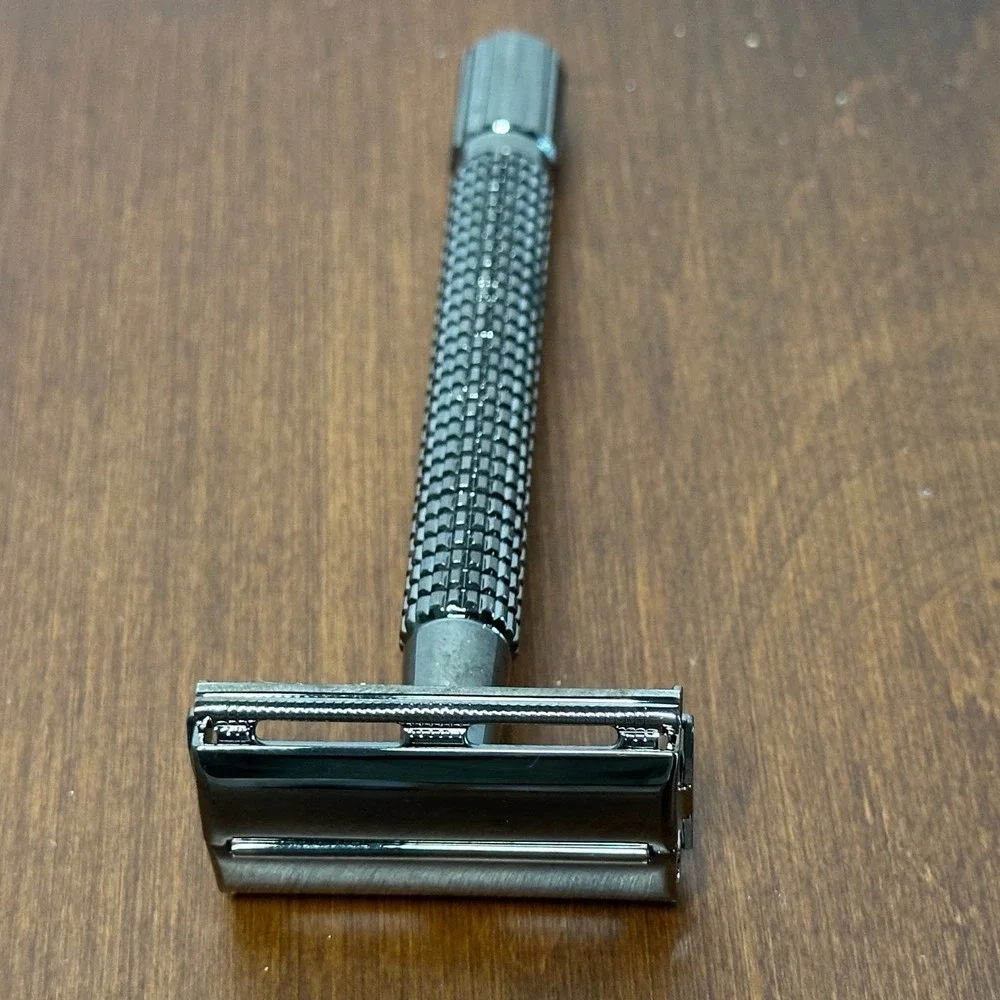 Double Edge Safety Razor Black Chrome/Gunmetal Knurled Handle‎ Modern DE Razor